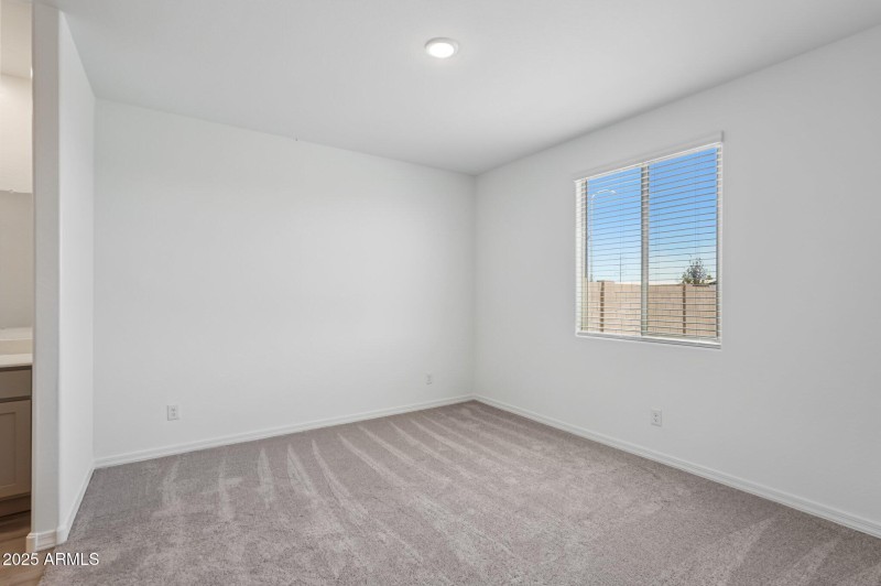 29-web-or-mls-S 95th Dr-S1207-025