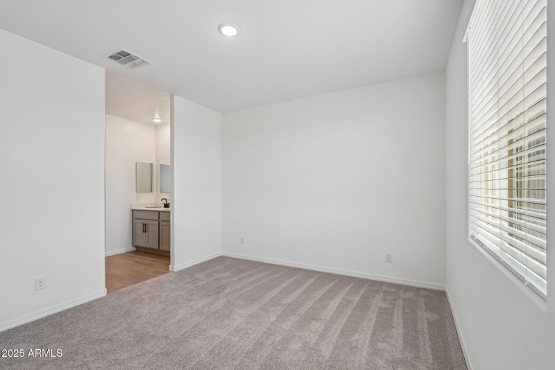 31-web-or-mls-S 95th Dr-S1207-027