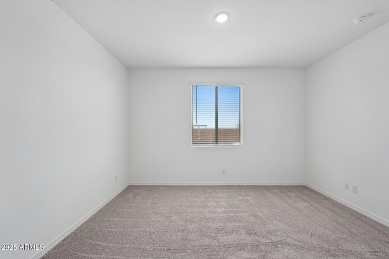 32-web-or-mls-S 95th Dr-S1207-028