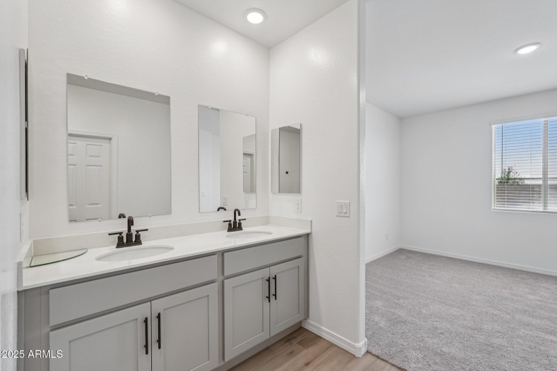 35-web-or-mls-S 95th Dr-S1207-031