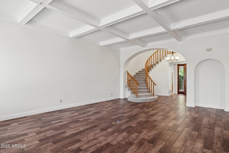 10-web-or-mls-8100-e-camelback-rd-unit-6