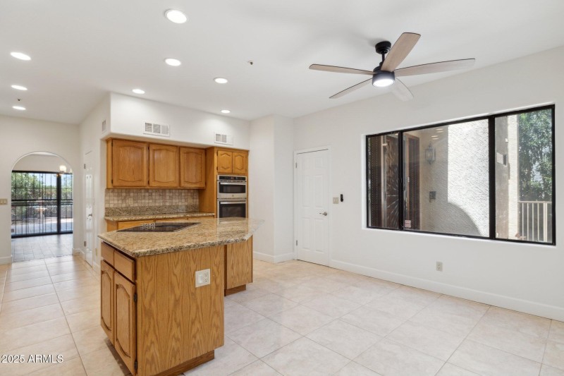 18-web-or-mls-8100-e-camelback-rd-unit-6