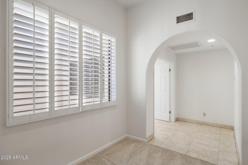 23-web-or-mls-8100-e-camelback-rd-unit-6