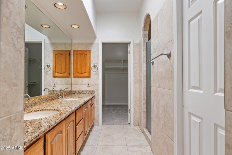 32-web-or-mls-8100-e-camelback-rd-unit-6
