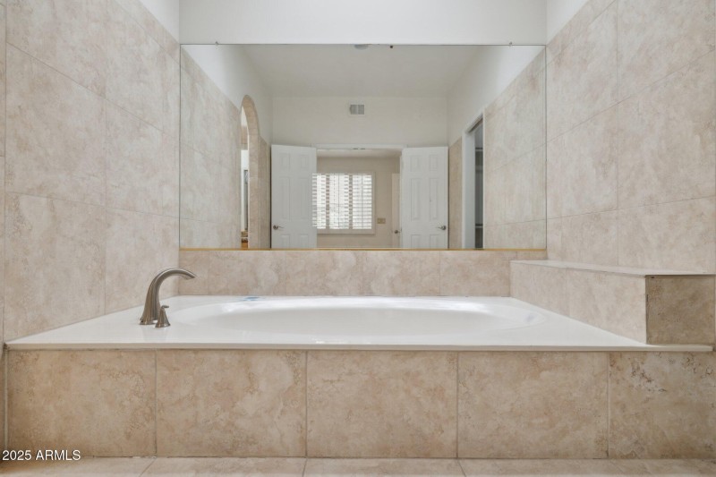 34-web-or-mls-8100-e-camelback-rd-unit-6