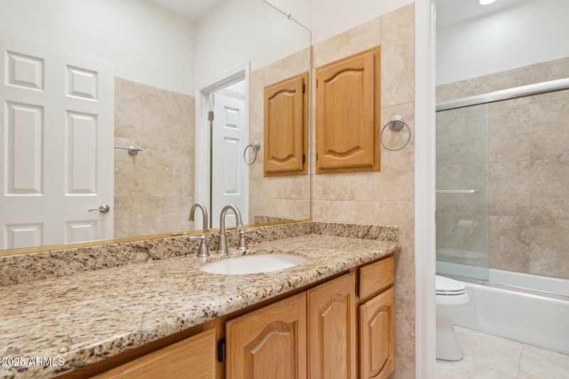 41-web-or-mls-8100-e-camelback-rd-unit-6