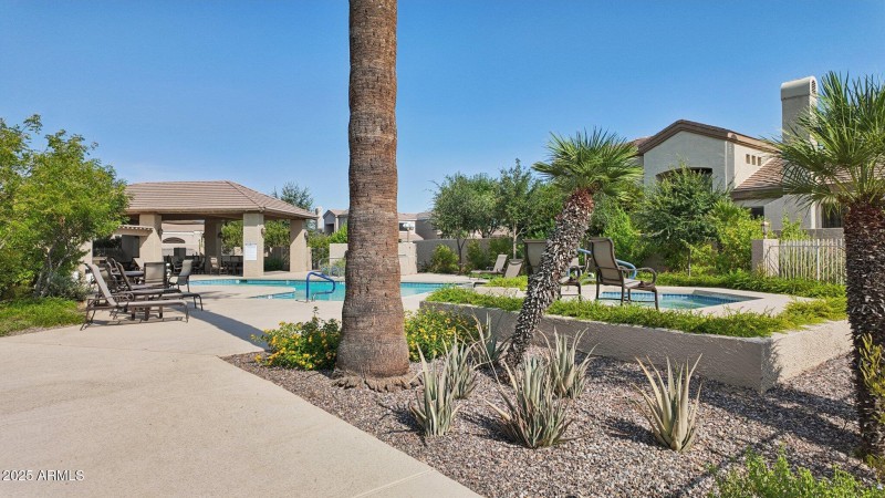 52-web-or-mls-8100-e-camelback-rd-unit-6