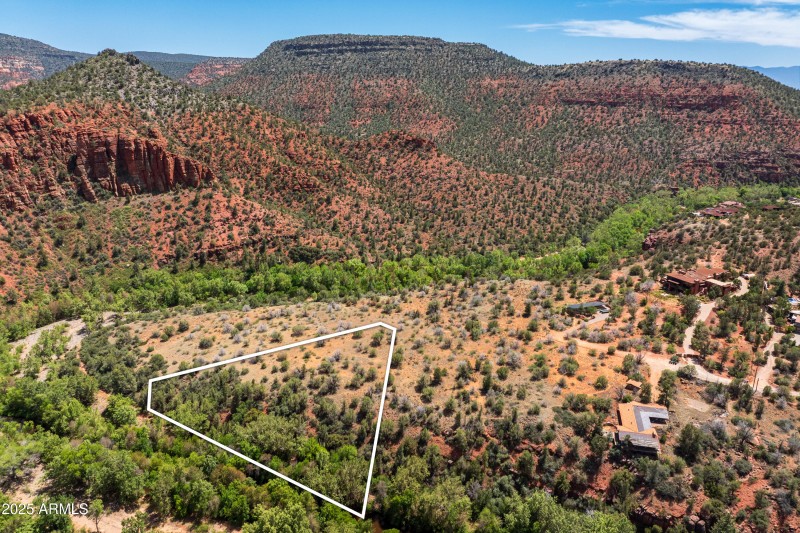 PROPERTY TO CREEK FRONTAGE