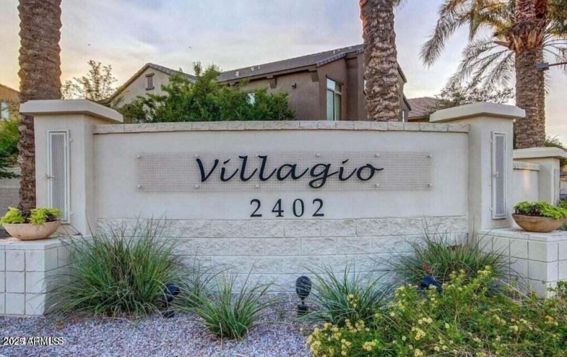 Villagio 2402 Sign Front