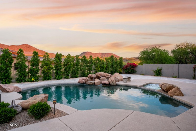 Pool & Views