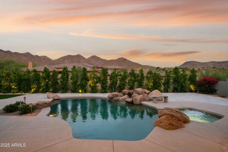 Pool & Views