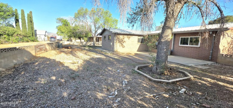 1004 East Mescal Drive