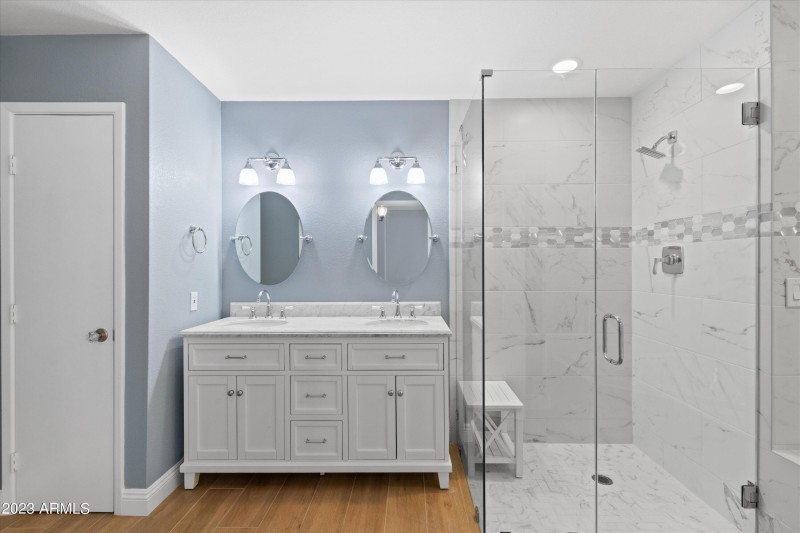 11-Bathroom