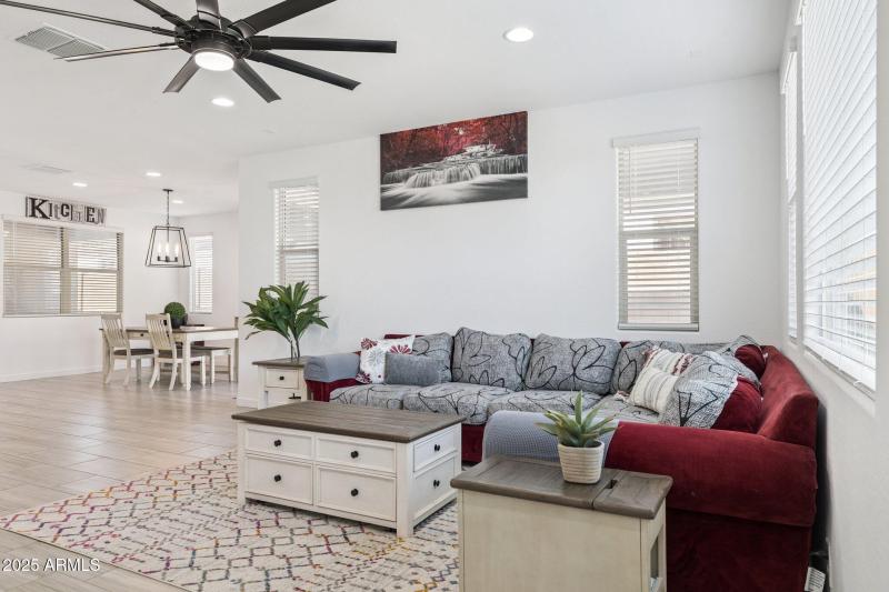 9-web-or-mls-12347-e-soloman-rd