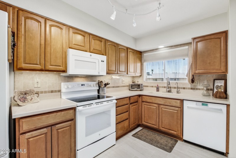 25_9227_Meadow_Hills25_mls