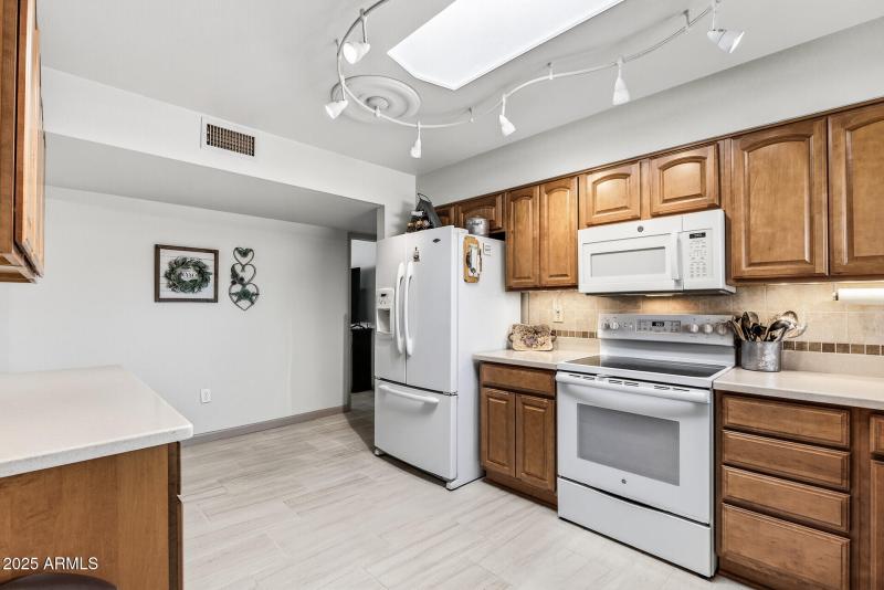 26_9227_Meadow_Hills26_mls