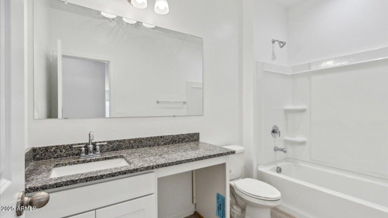 Caroline bathroom