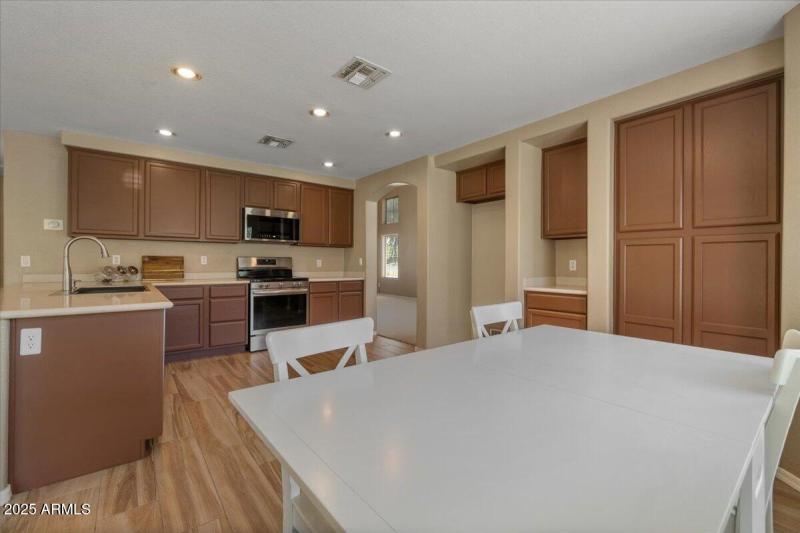 Breakfast and kitchen