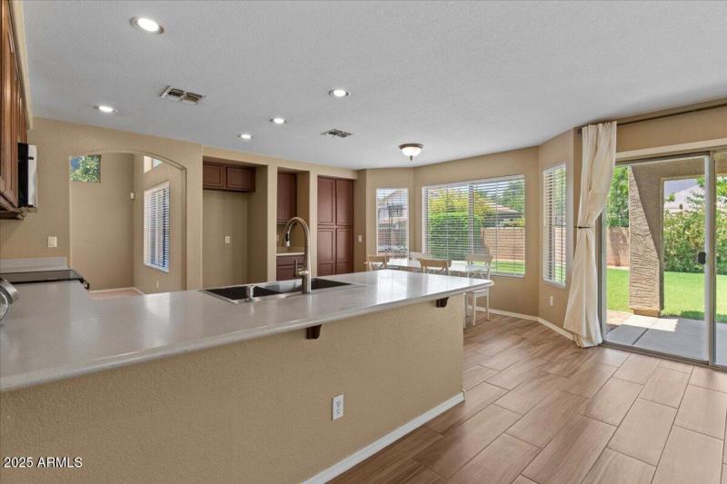 Kitchen and breakfast bar
