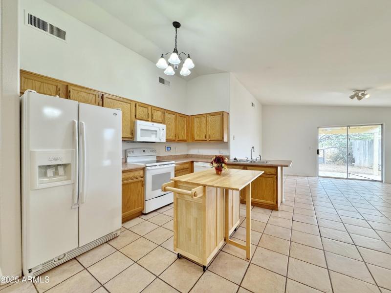 Kitchen & Portable Island