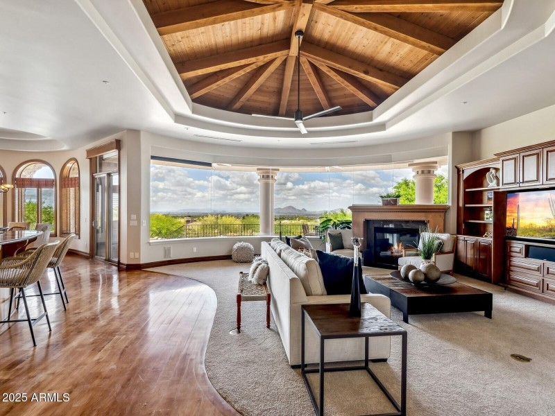 010_Living Room with Vaulted Ceiling