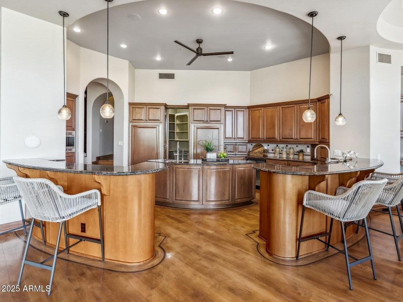 015_Gourmet Kitchen with Island