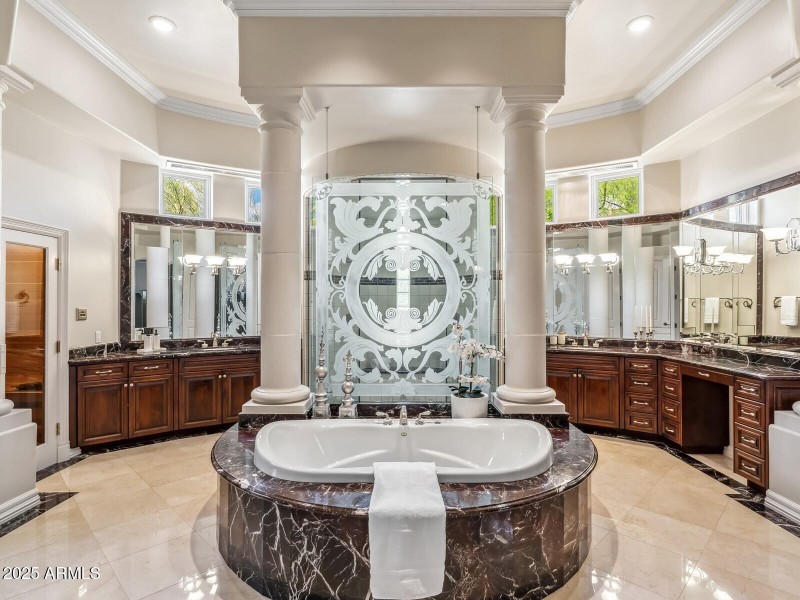 035_Opulent Primary Bath