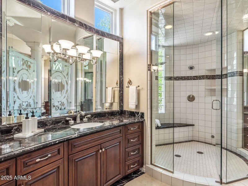036_Elegant Ensuite Shower