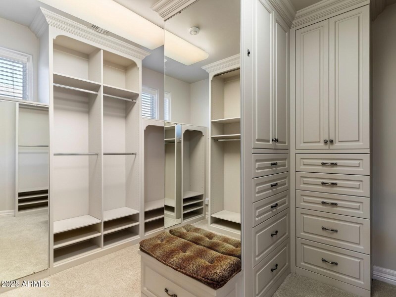 037_Spacious Custom Closet