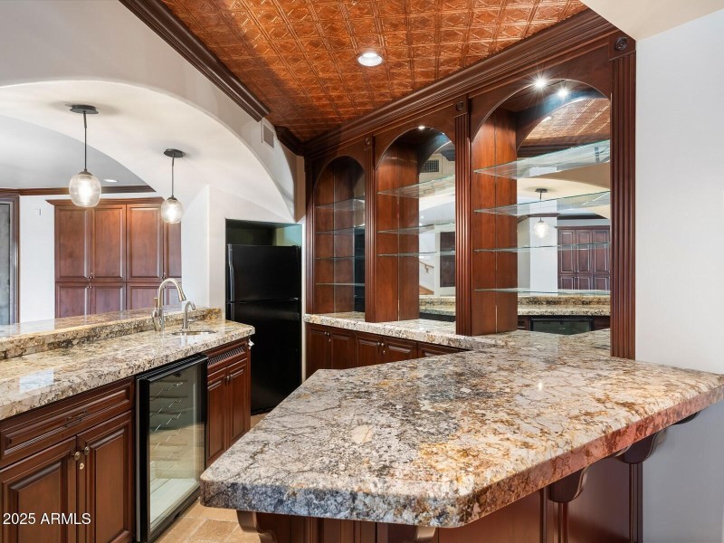 046_Wet Bar & Display