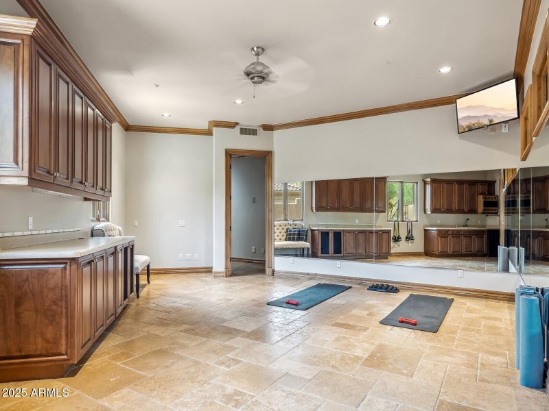 053_Bonus Room with Wet Bar
