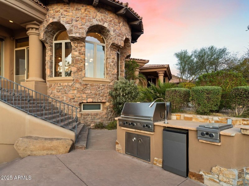 060_Built-In BBQ Island