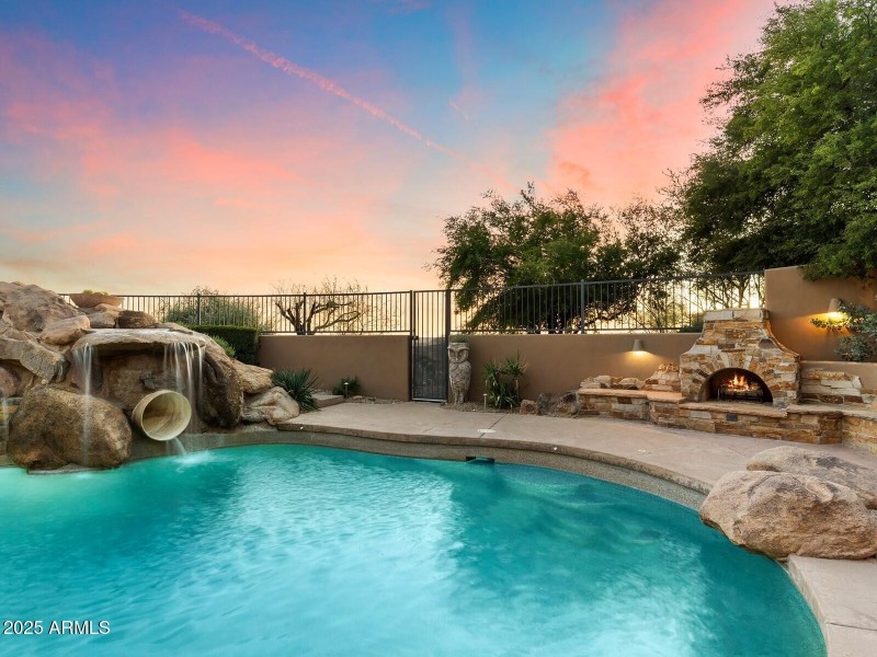063_Fireplace & Poolside Seating
