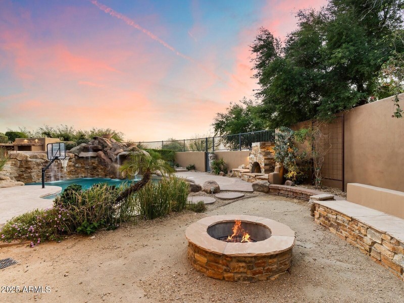 066_Fire Pit Gathering Space