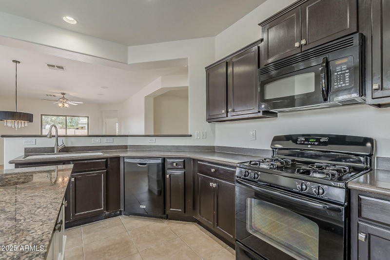 25-web-or-mls-Candlewood-25