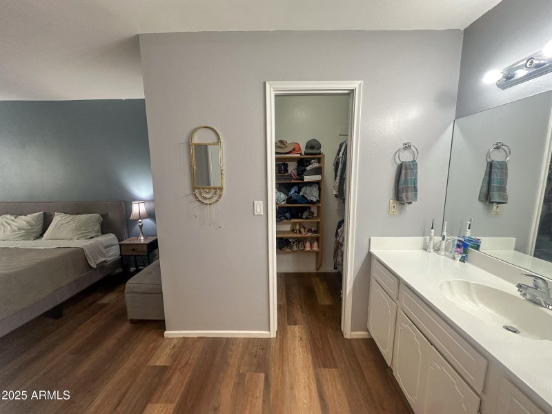 Spacious Vanity & Closet!!