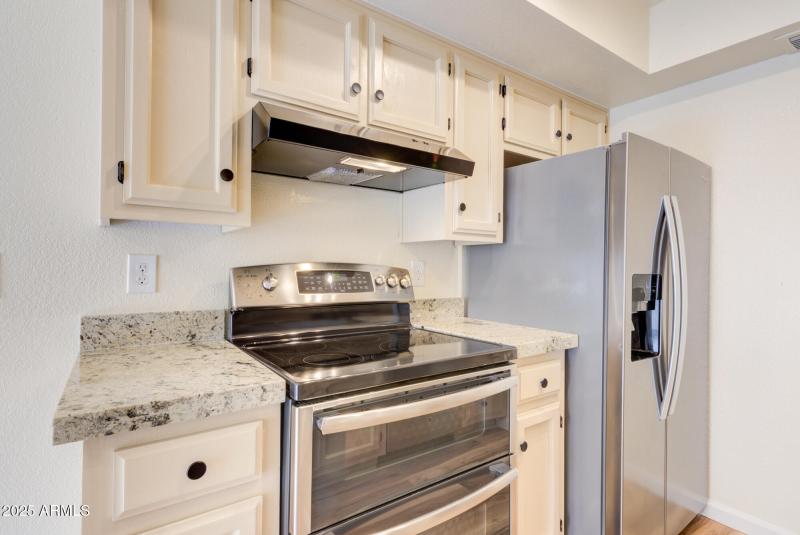 8 Kitchen (2)