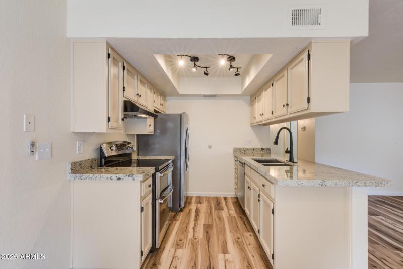 6 Kitchen (1)
