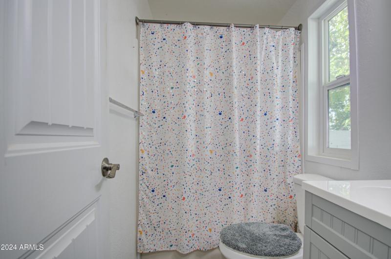 Bathroom 2-pic 1