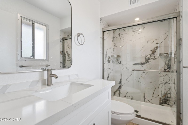 24-web-or-mls-18045-n-20th-ln