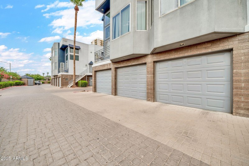 3633 N 3rd Avenue, 2102