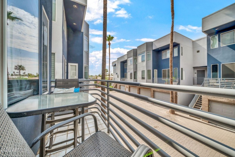 3633 N 3rd Avenue, 2102