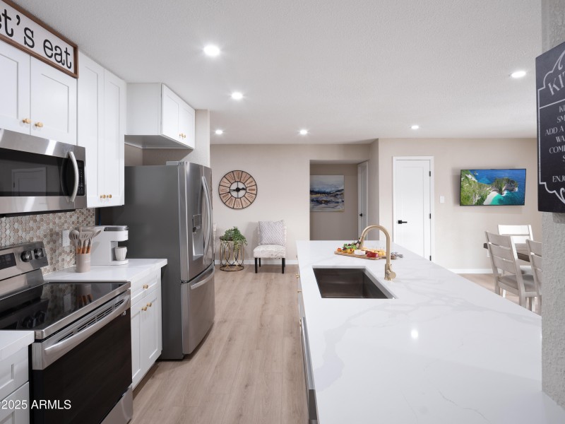 PROPERTYIMAGECO_8731EColumbusAve_WEB-46