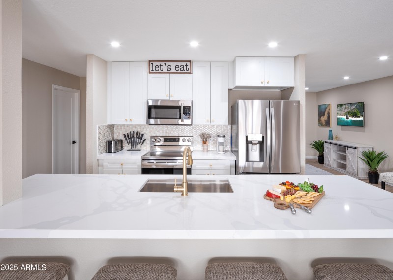 PROPERTYIMAGECO_8731EColumbusAve_WEB-47