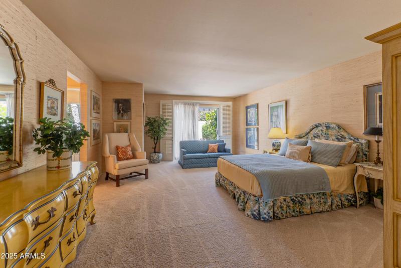 Huge primary with patio/pool access