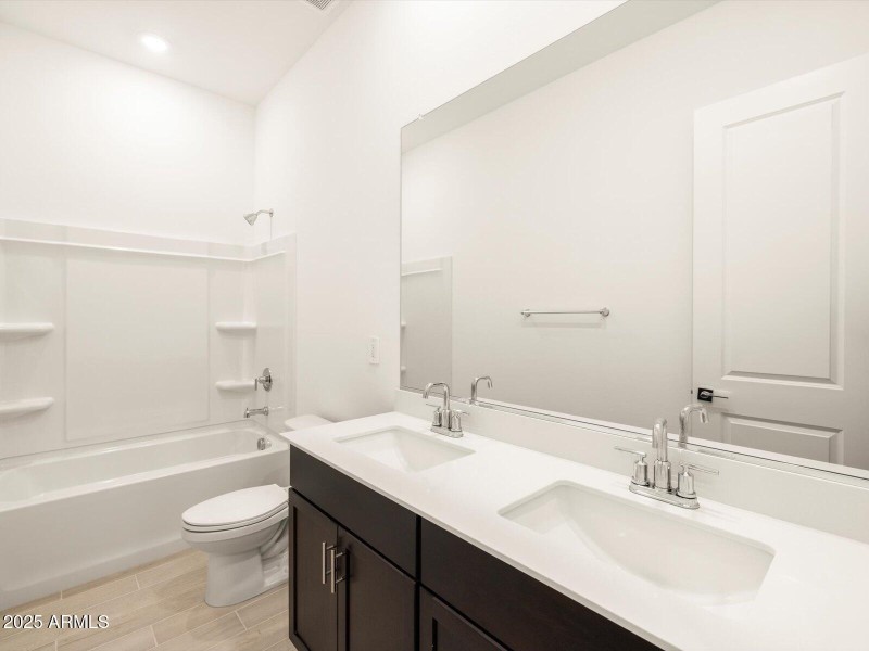 Bath 2 Double Sinks