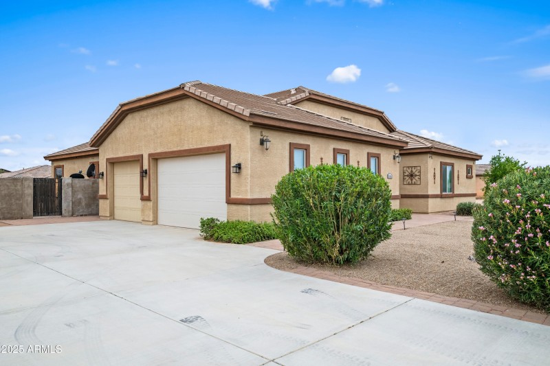 Attached 3 car garage