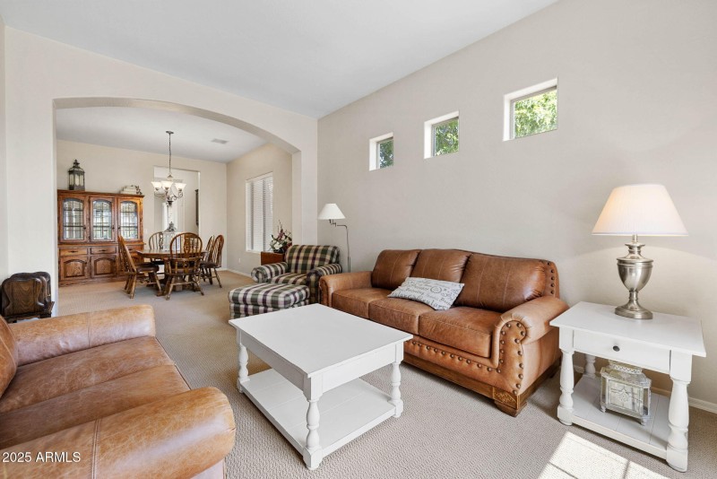 11-Living Room (2)