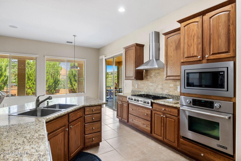 17-Kitchen (2)