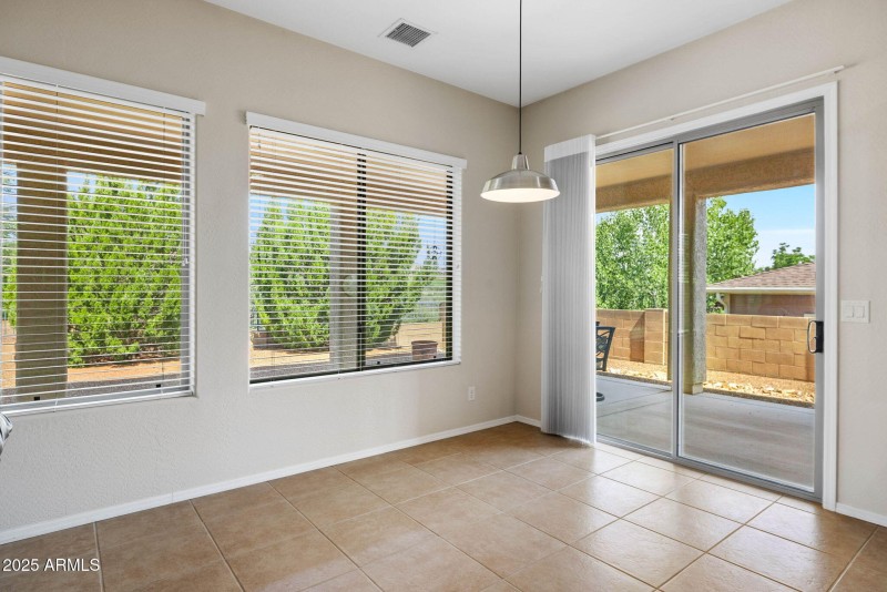 19-Breakfast Nook